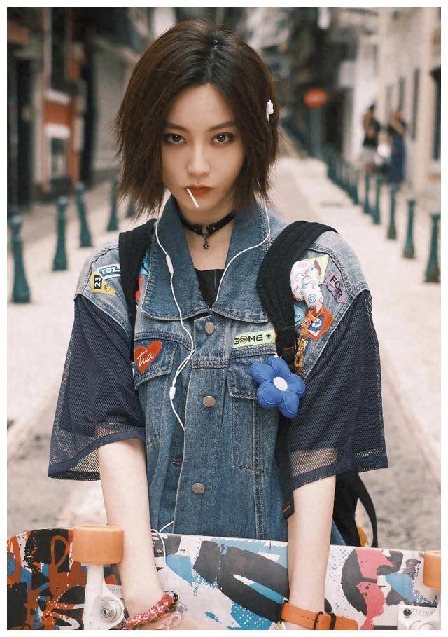 在陈思诚构建的"唐探"宇宙中,女侦探kiko王胜男在这一季的两个故事中