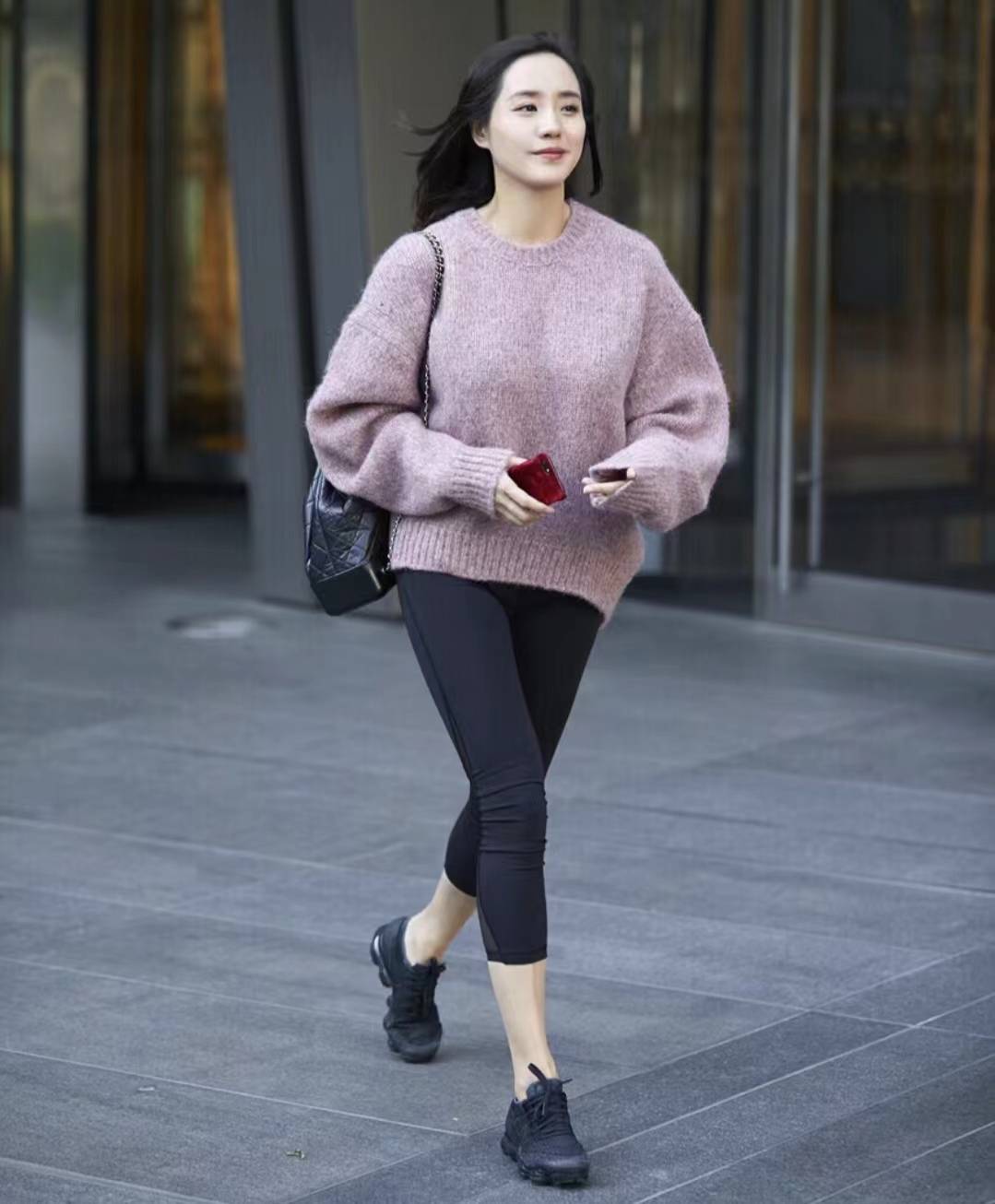 90年代流行的"脚蹬裤"去哪了?网友:看看街上的"瑜伽裤",你就懂了