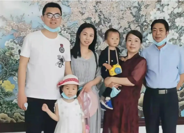郭威心情不悦田静为丈夫打抱不平真正难过的另有其人