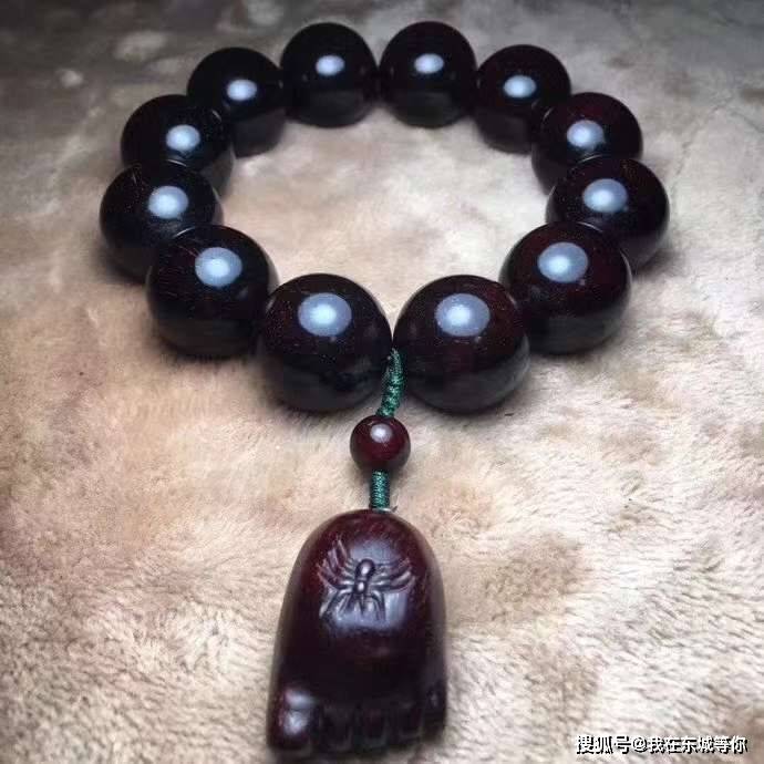 小叶紫檀手串怎么选尺寸戴多大的合适