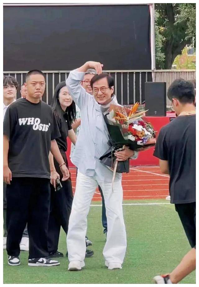 愿成龙大哥身体健康啦,也希望他能够一直为电影事业贡献力量.