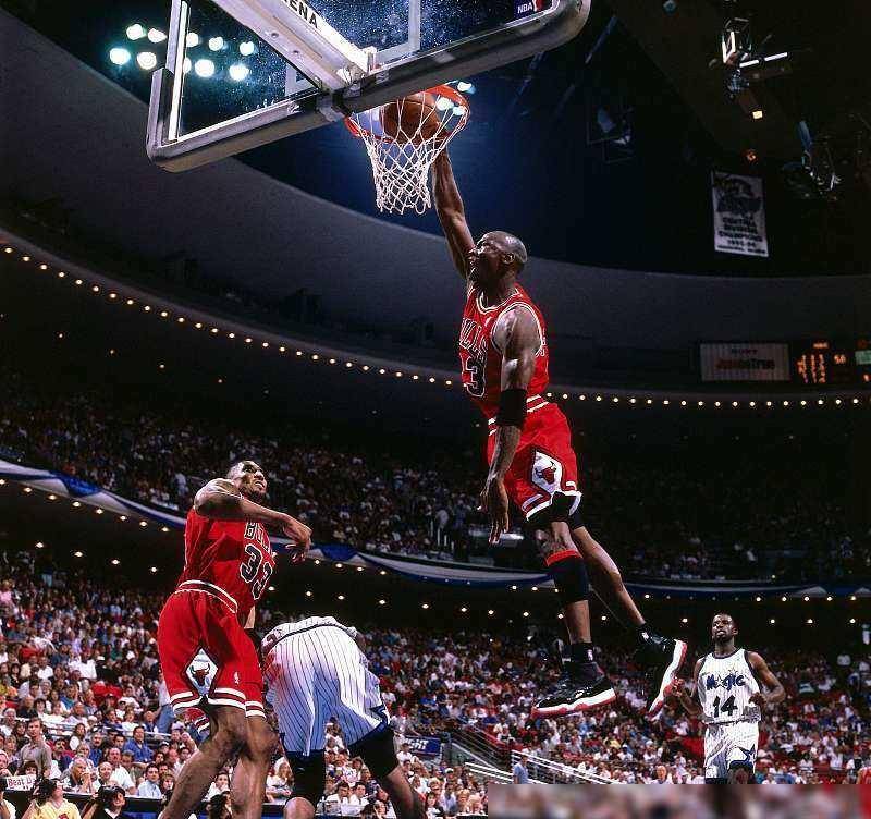 微笑刺客怒斥乔丹:不道歉绝不原谅!_托马斯_活塞队_公牛队