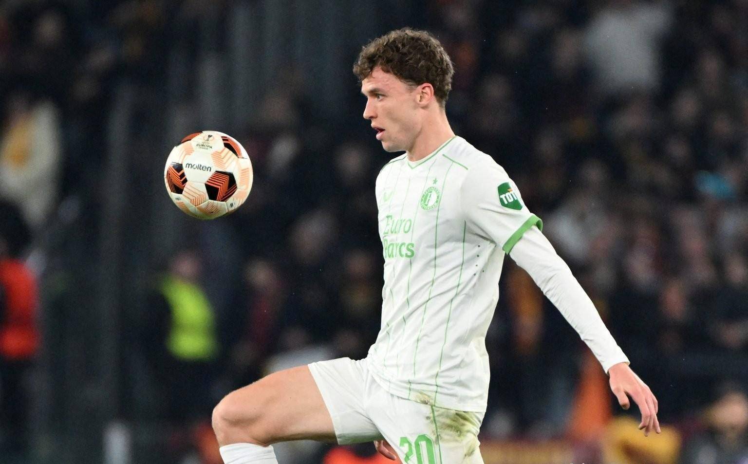 这位最近担任费耶诺德主教练的荷兰球星很了解韦弗,德科可能正在征求