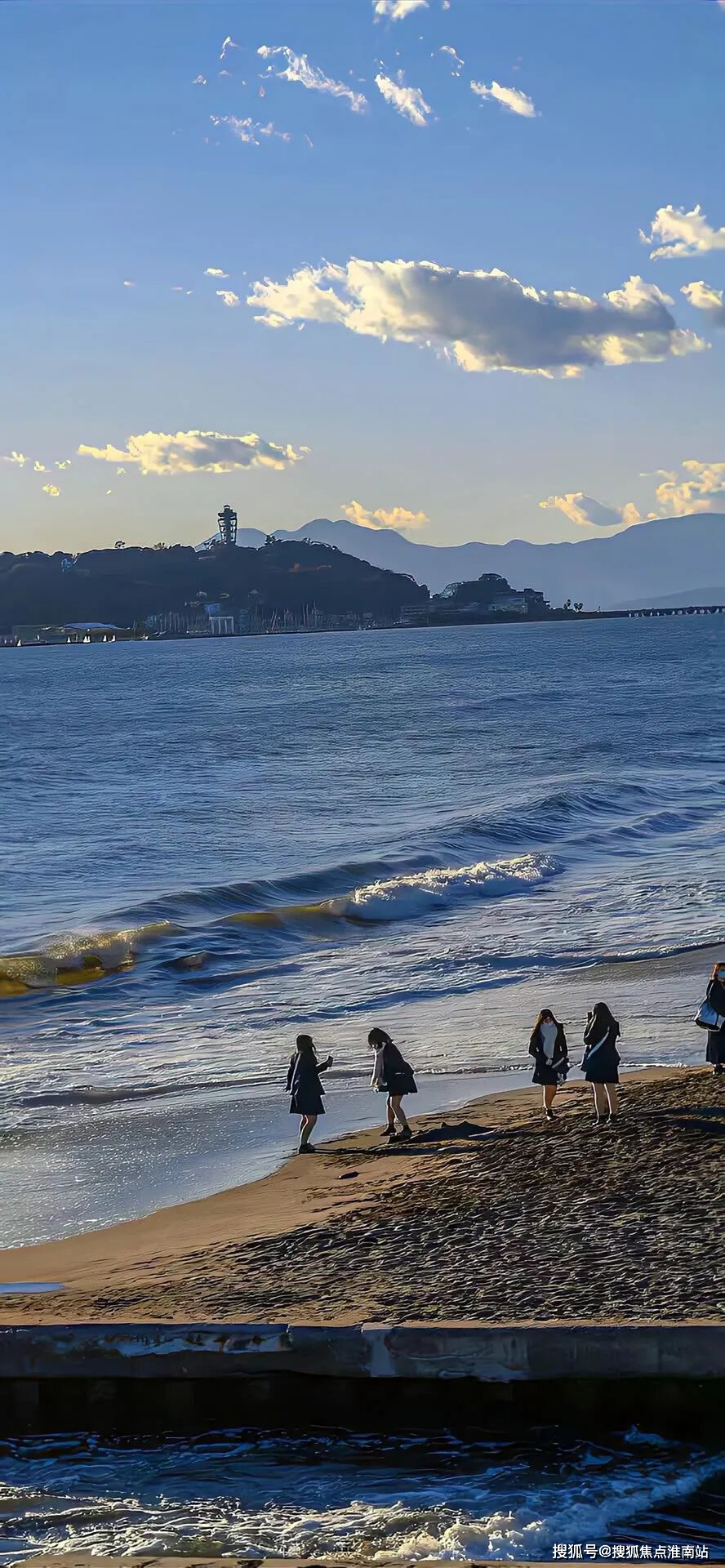 座谈会上,中建七局地产集团华东公司副总经理白鹏代表公司致欢迎辞,他