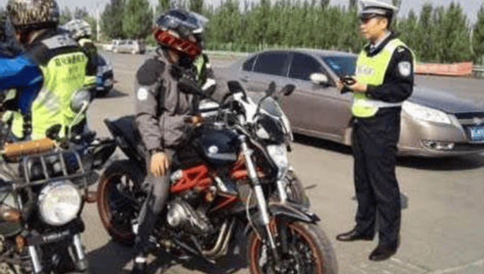 提振经济就想让老百姓花钱,为何不解禁摩托车,好处实在太多了_搜狐