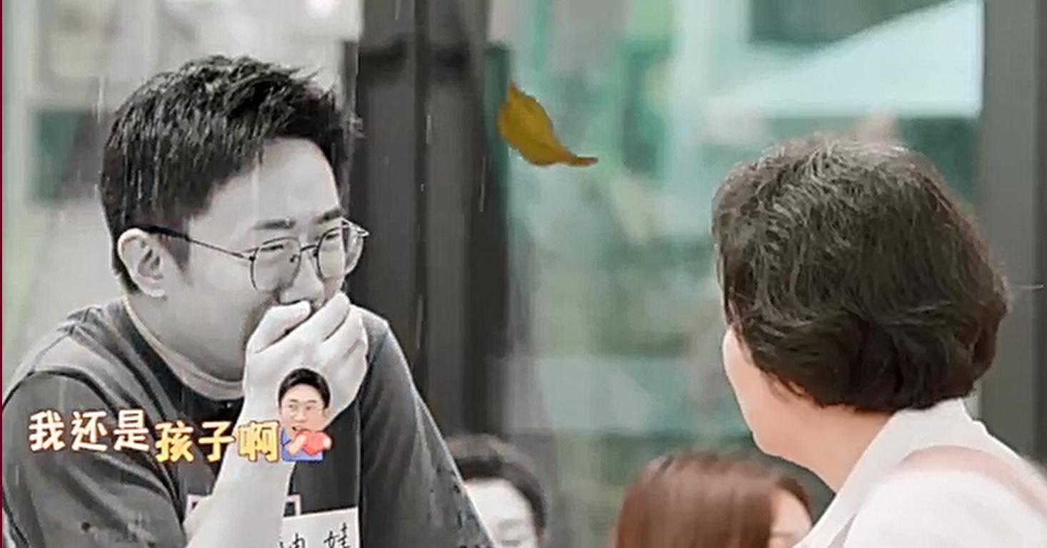 原创杨迪和妈妈被认成是夫妻黄渤笑到失态网友没当成父女关系是幸运