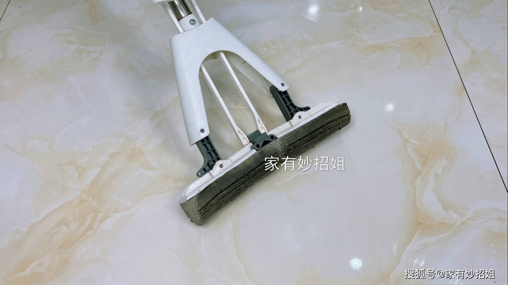 原创地板总是又湿又脏拖不干净教你自制清洁剂拖完不留水渍不落灰