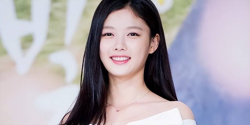 韩国美女明星金裕贞外貌甜美魅力迷人遭网友疯狂追捧