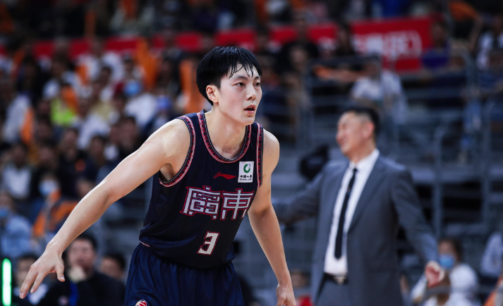 大胜辽宁,蜕变的胡明轩 变阵的广东队,让人又有了遐想_徐杰_威姆斯