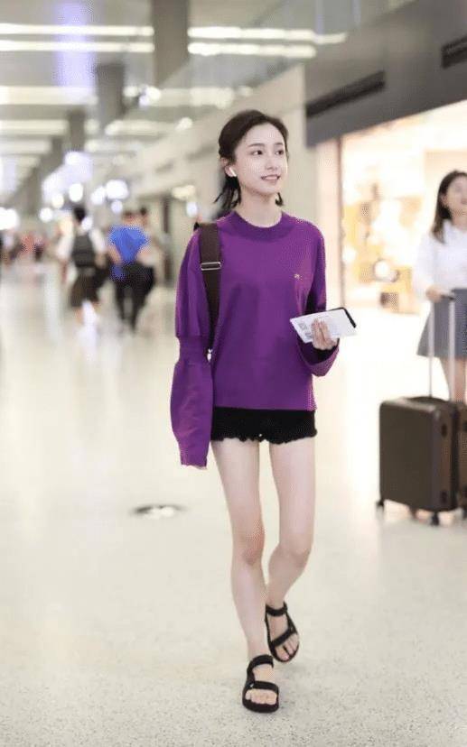 原创明玉姜梓新是有多瘦穿粉色连衣裙亮相看这手臀真有60斤