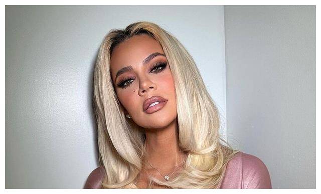 哈登前女友素颜美翘臀,戴娃遛弯,穿衣美丽诱人_科勒·卡戴珊_汤普森