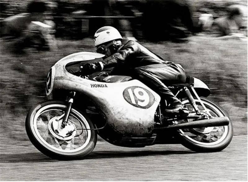 honda在fim世界摩托车锦标赛斩获第800场胜利