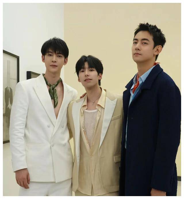 大海哥纪凌尘最近挺火啊与演员阚清子分手后境况不太好啊