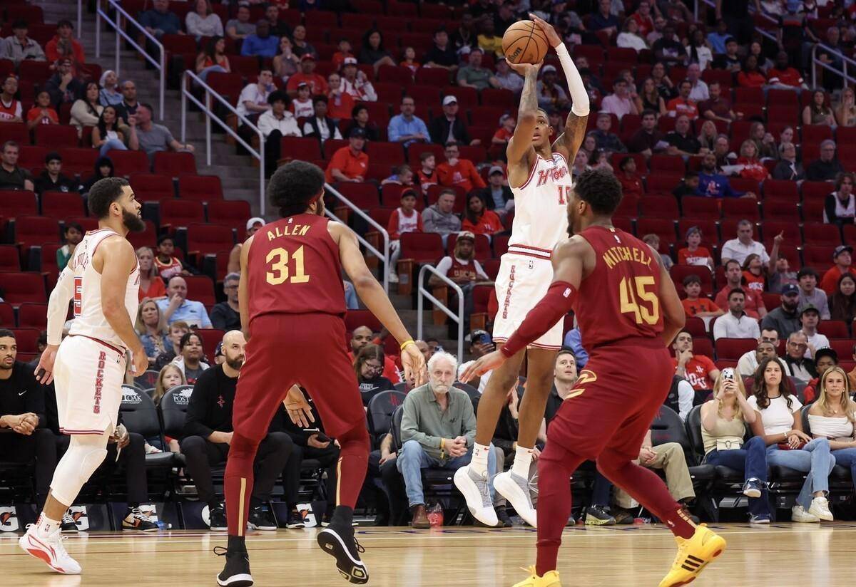 完胜米切尔杰伦格林打爆骑士范乔丹力压加兰火箭4号秀惊艳