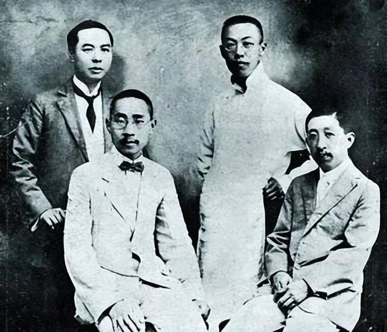 可惜这时他囊中羞涩,没钱继续读书,于是便找到廖仲恺寻求帮助,可廖