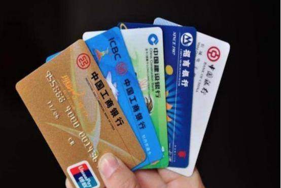 闲置停用的银行卡没有注销多年后会欠银行钱吗