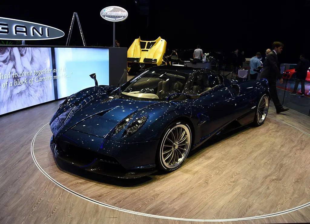 老是这样不断地提升动力,推出新版本车型,即便是帕加尼不厌倦,消费者