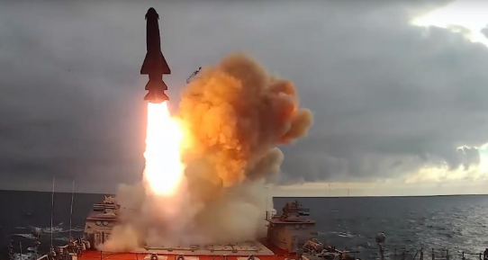 毫米超高速甲板,在炮击后世武装无人机的同时,在前沿阵地部署了战斗机