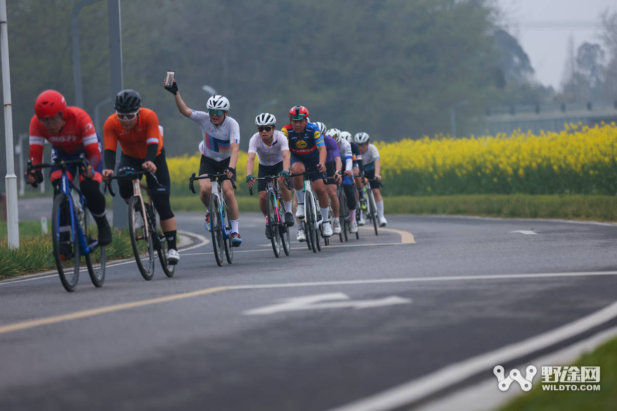 徜徉油菜花海天府绿道国际车迷健身节新津站落幕