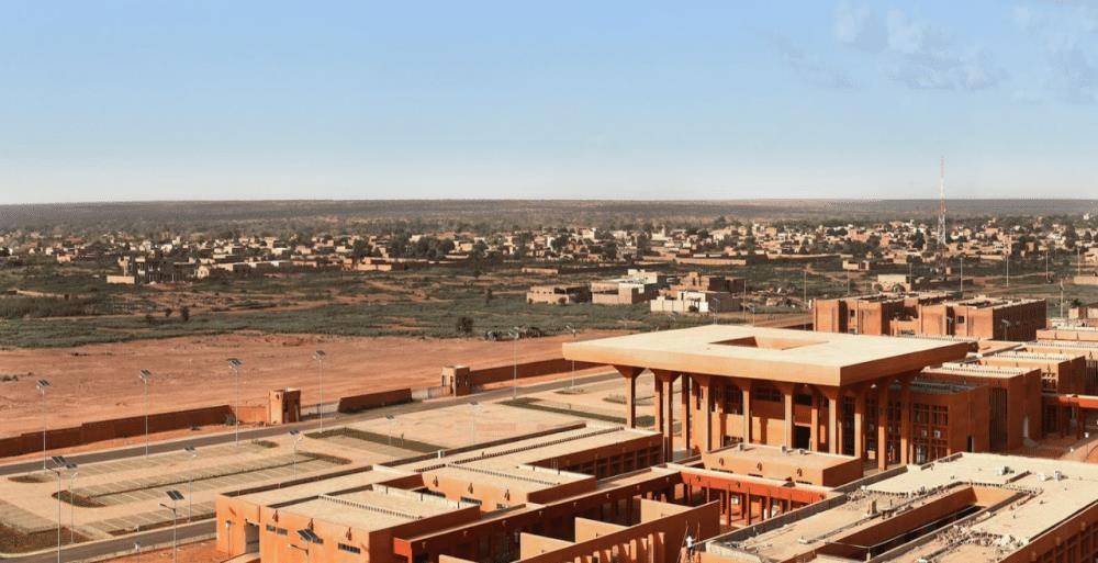 非洲最穷的国家,穷得被迫人们顿顿只能吃肉,蔬菜贵得_