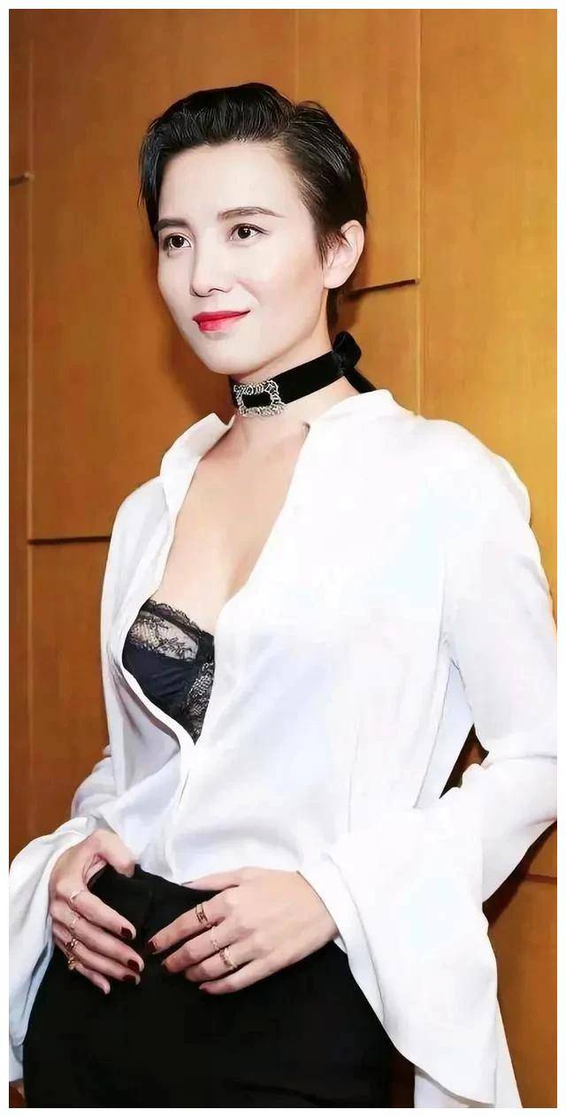 宋佳皮肤娇嫩细腻身材高挑穿搭梦幻炫目