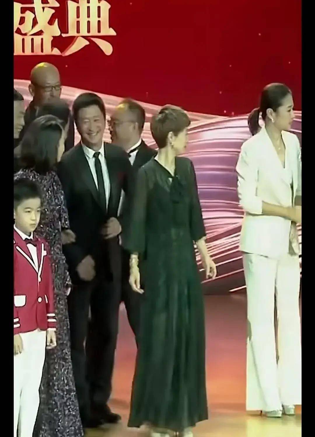 简直不要太尴尬,疯狂避嫌不知道往哪站_邓超_马伊琍_郝蕾