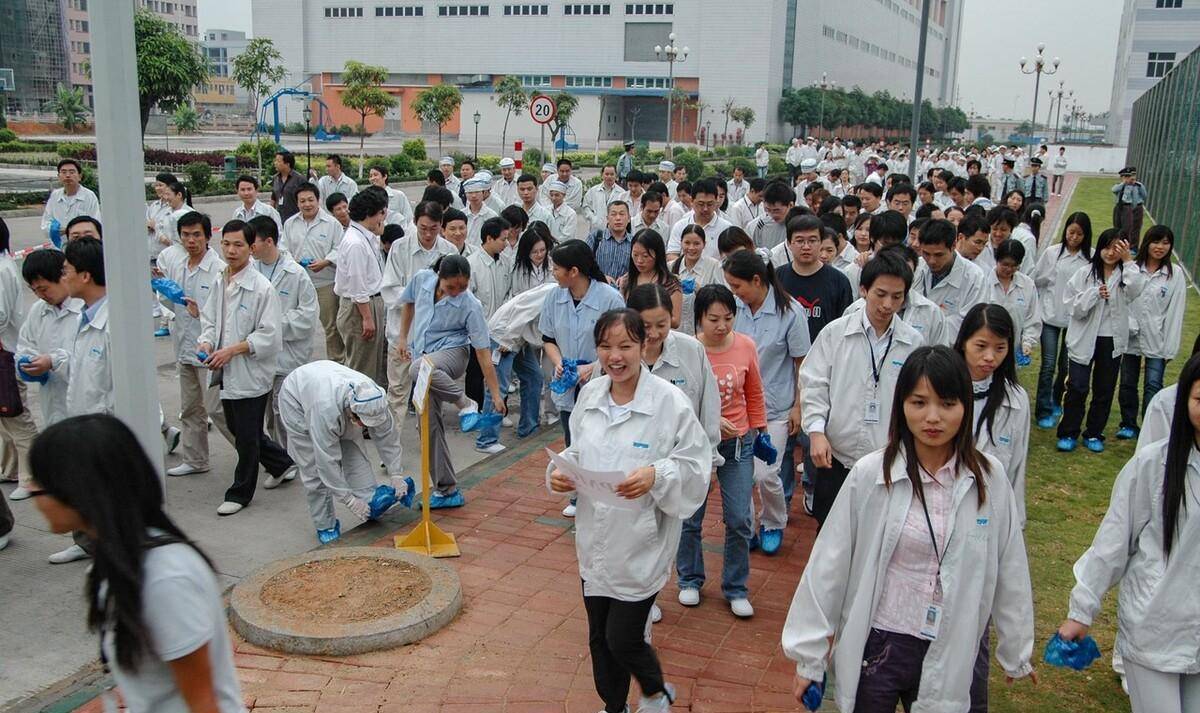 1995年河南小伙拒绝下跪,被韩国女老板开除,如今他过的怎样了?