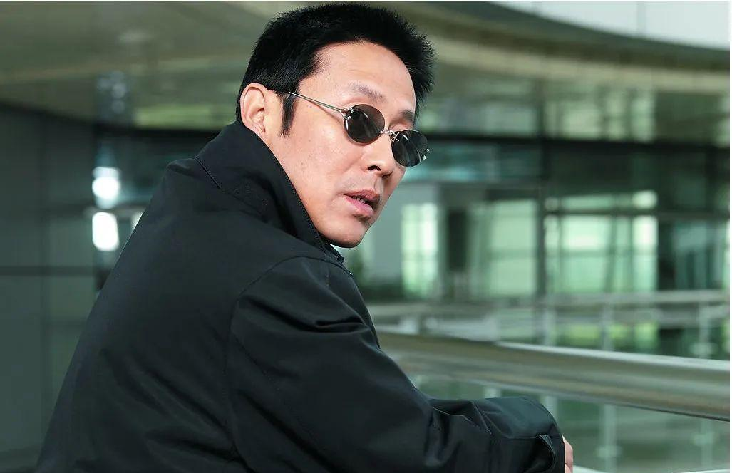 陈道明家的幸福传奇:央视主播妻子与嫁给明星经纪人的女儿