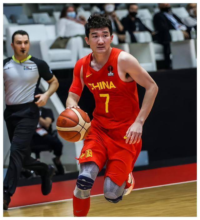 郭艾伦夺冠,00后球员表现抢眼_胡明轩_排名_赵睿