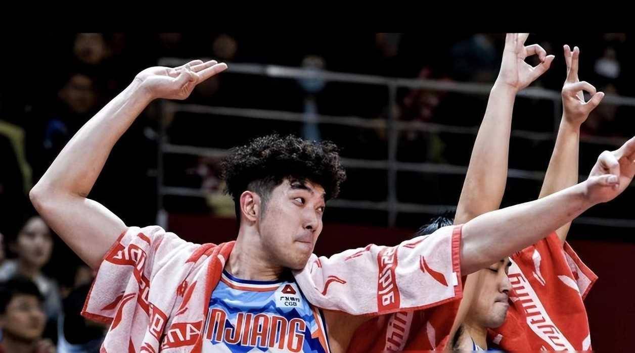 原创新疆男篮22分优势取得二连胜克里克渐入佳境齐麟伤愈归来