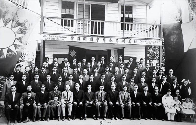 廖仲恺遇刺,在汪精卫的举荐下,他继任了廖仲恺国民党中央农民部长职务