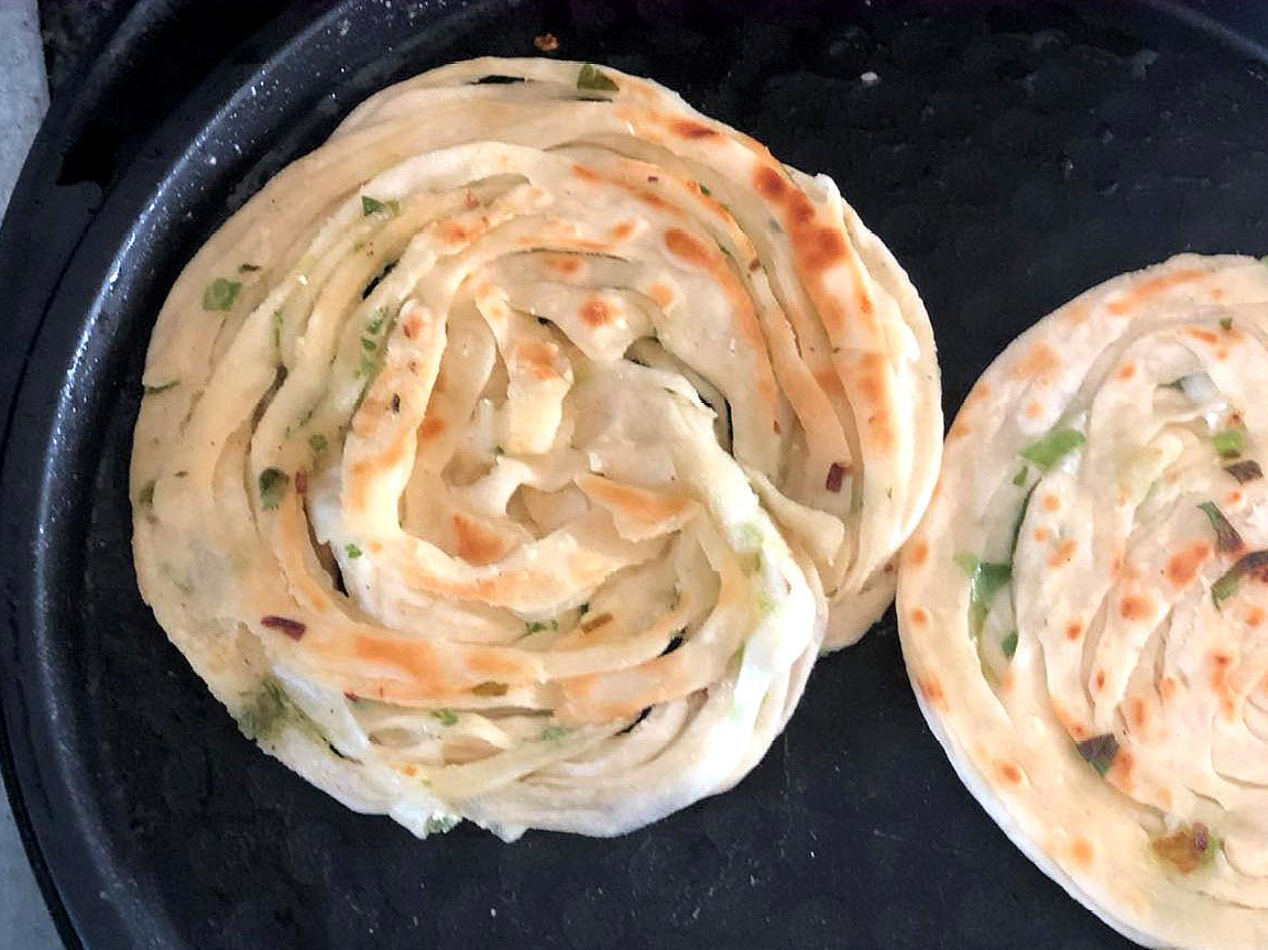 因为这个饼制作过程中有静置时间,如果早上上班时间比较紧张,会有些来