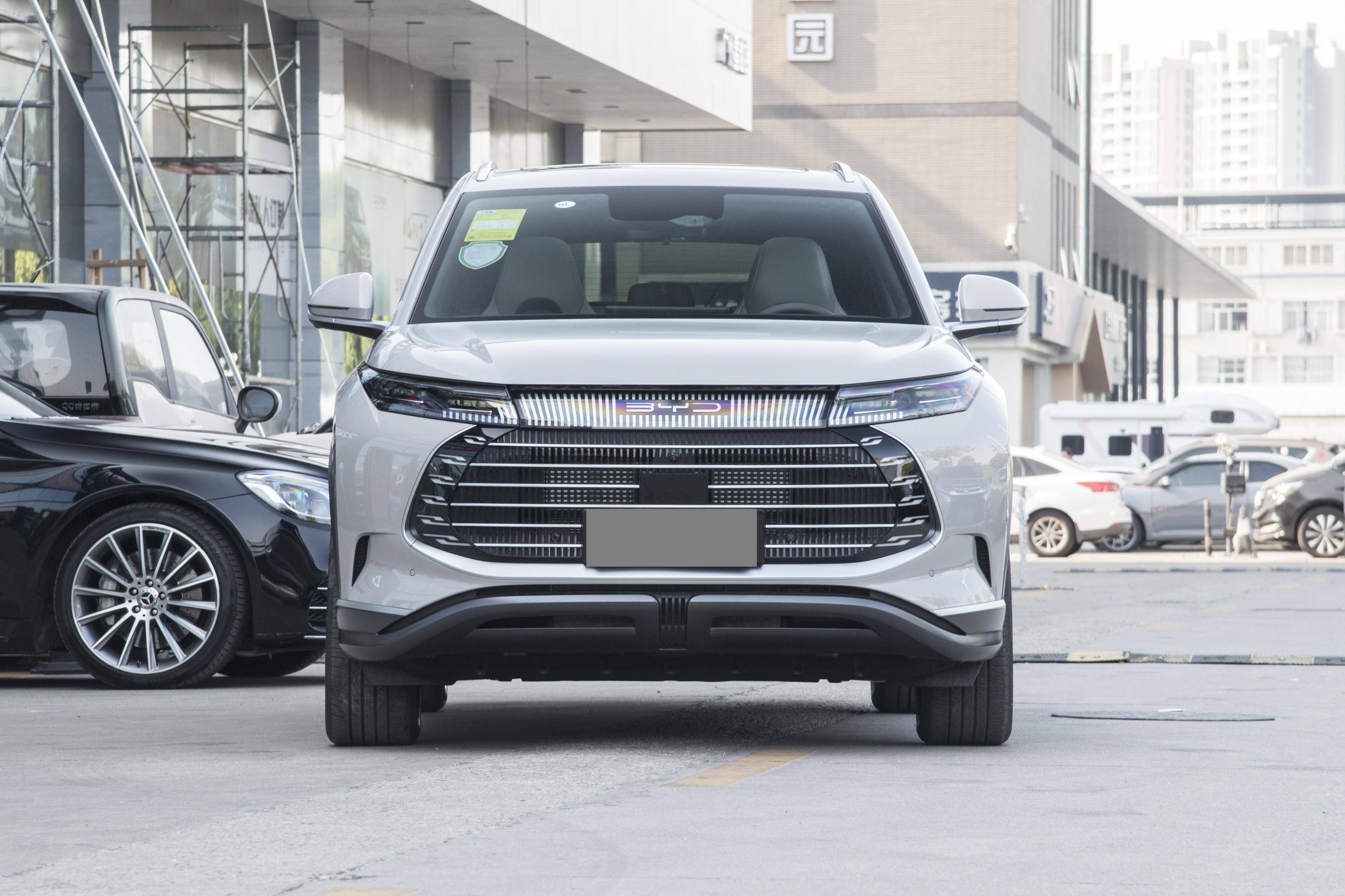 比亚迪又一荣耀版新车来袭,轴距2820mm,定位中型suv,17万起?