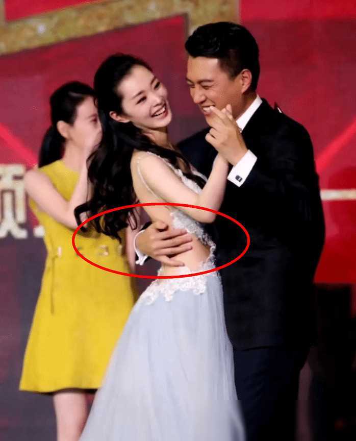 宋轶为出名也是拼了!录节目只穿"肚兜",靳东紧张手抱腰太用力