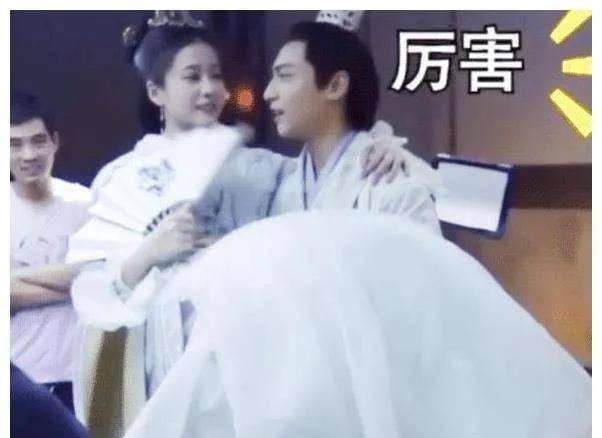 如果说白敬亭在我眼里是公主抱天花板,那张云龙公主抱这场戏也是可以