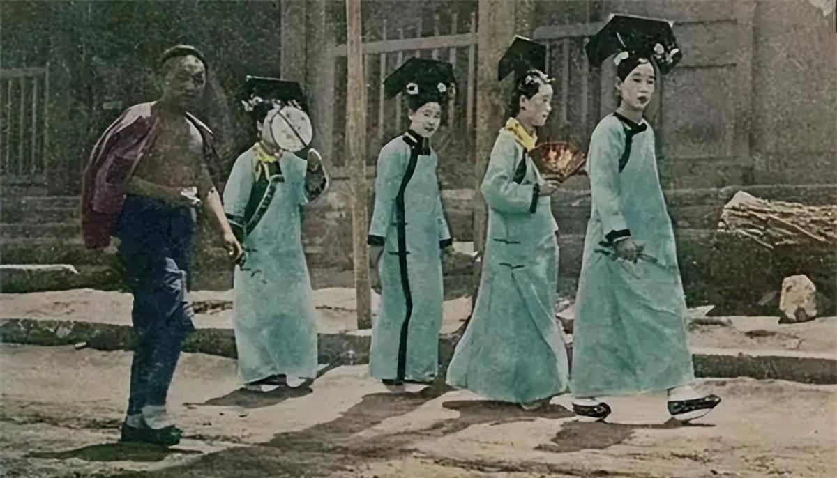 溥仪退位后,大量被遣散的宫女却无人愿意娶,溥仪讲出原因