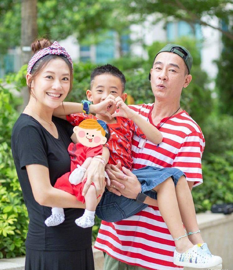 原创应采儿也太幸福了连孕妇照都是陈小春拍的被歌手耽误的摄影师