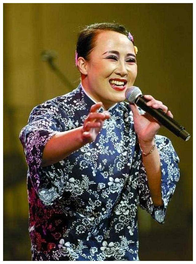 孙立荣:赵本山第一位女徒弟,上过春晚,嫁富豪丈夫被宠成公主_生活