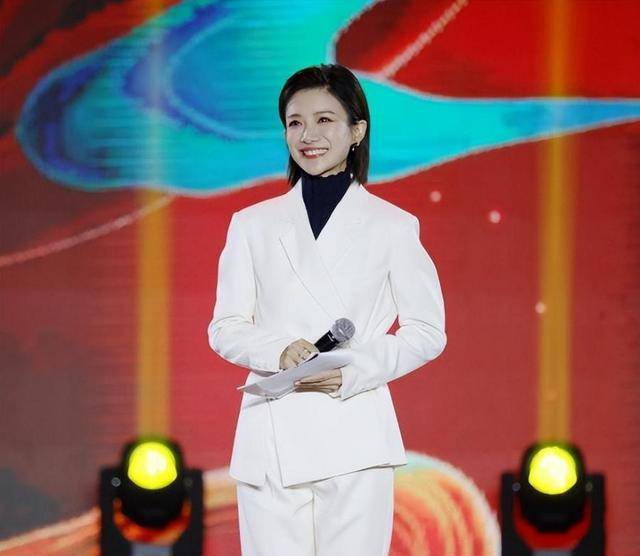 蔡紫央视主持人大赛冠军夺冠后拒绝入职央视如今怎么样了