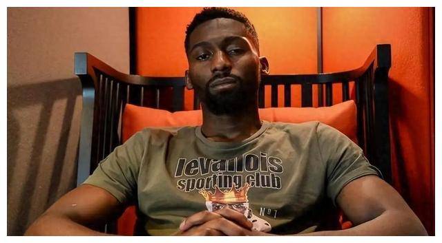 当时的"伤神"方便,曾击败西蒙马库斯,风头无两,一路称霸,被誉为"伤神