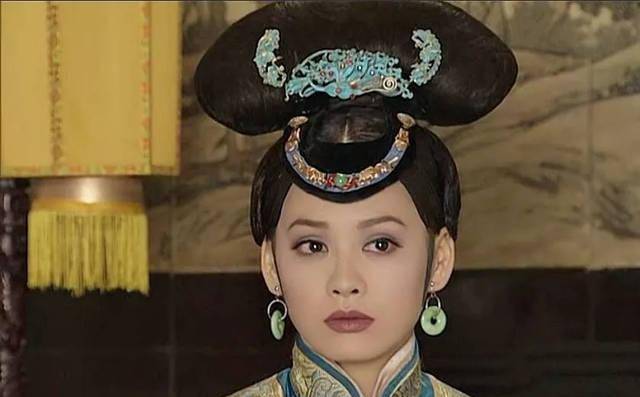 皇太极娶姑侄姐妹三人,独宠海兰珠而忽略才华孝庄,暴露男人本性_哲哲