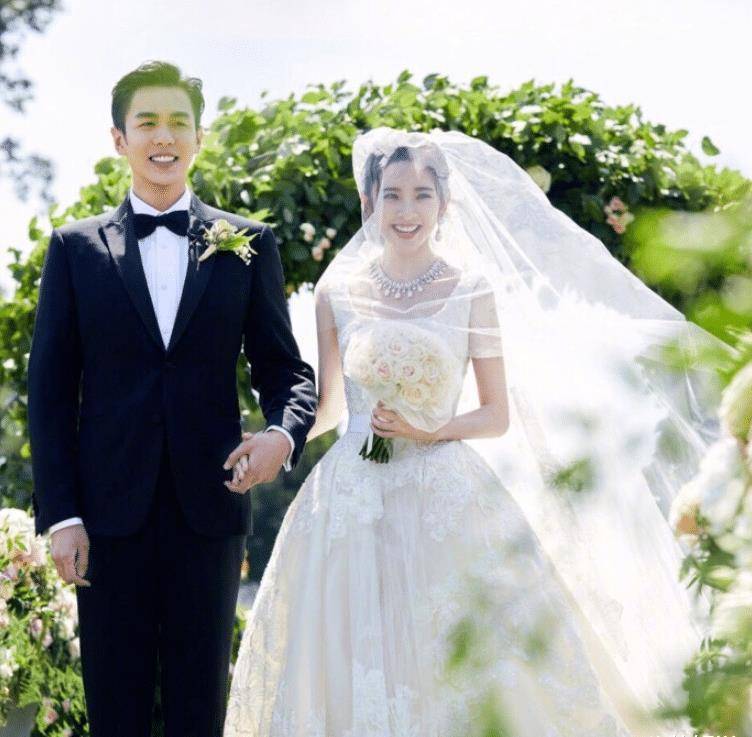 原创张若昀高调表白妻子唐艺昕近况恢复太好了我要躲在柠檬树下哭