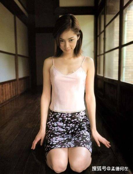 伊东美咲,饱满性感韵味十足!_身材_成为了_气质