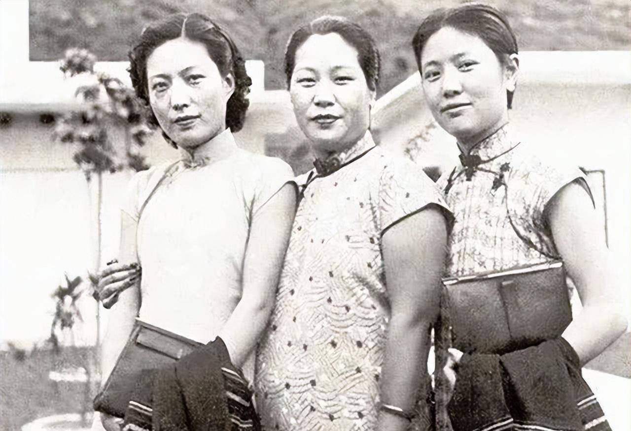 三太太孙佩豪,16岁时嫁给杜月笙,后生下三子杜维屏,四子杜维新.她始