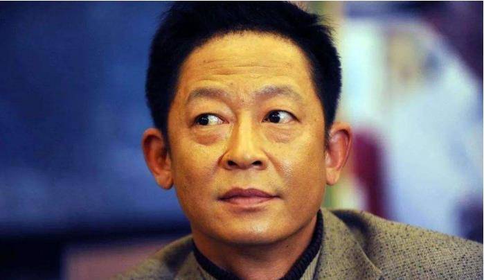 前几天,王志文被媒体拍到了近况,从照片