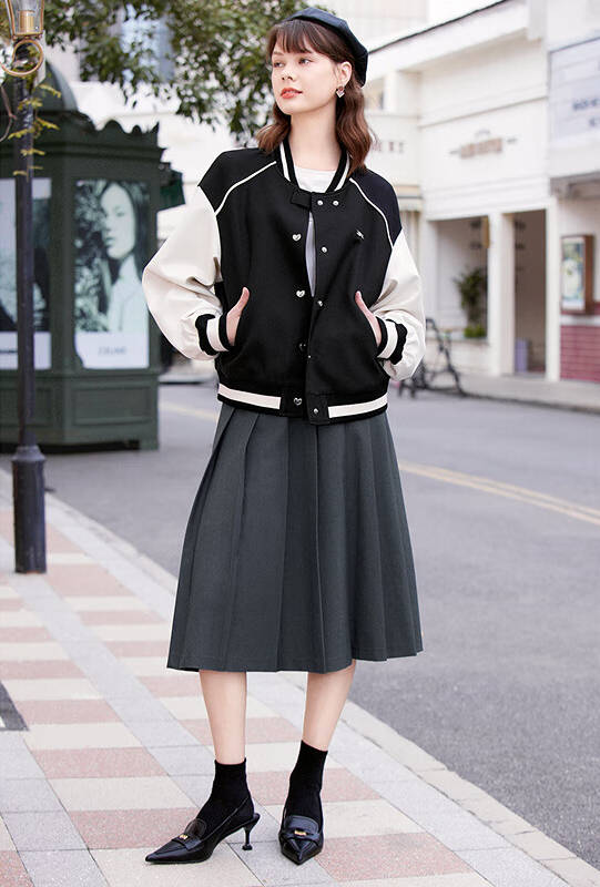 潮流新篇:春日棒球服时尚搭配指南_魅力_休闲_组合