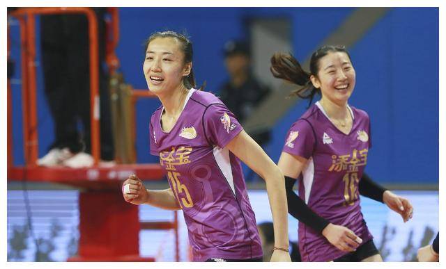 王宝泉带天津女排挥向美国,唤来六新力兵,弃固冠赛挑战.
