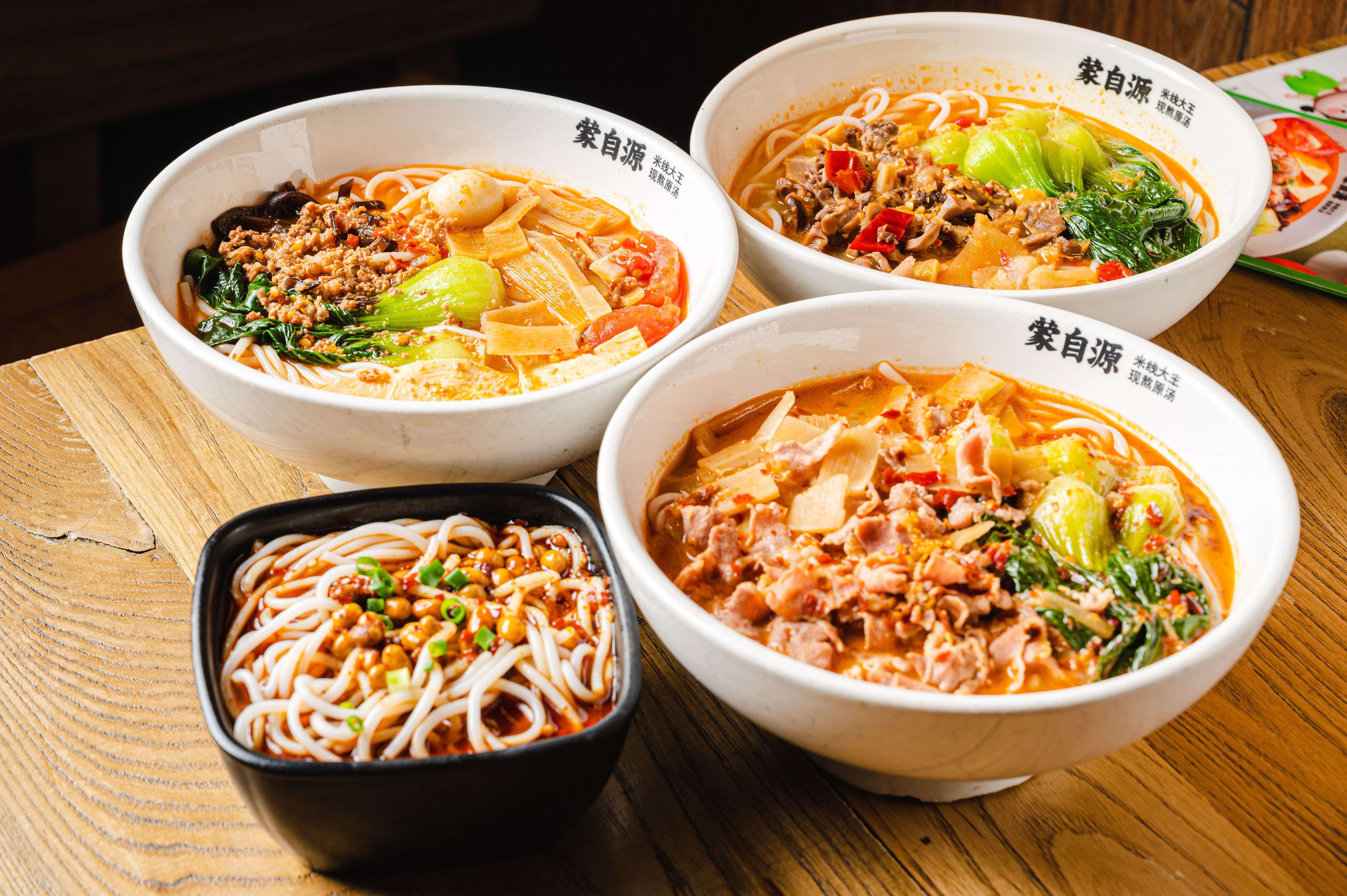 蒙自源:米线大王的千店之路