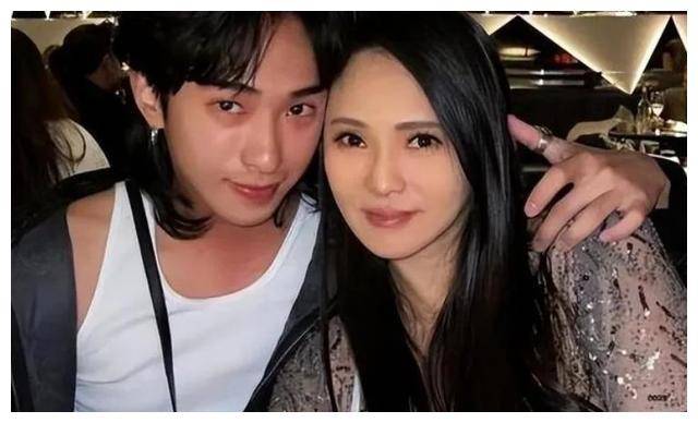 伊能静发文祝儿子生日,22岁哈利成母亲骄傲._孩子_教育_父母