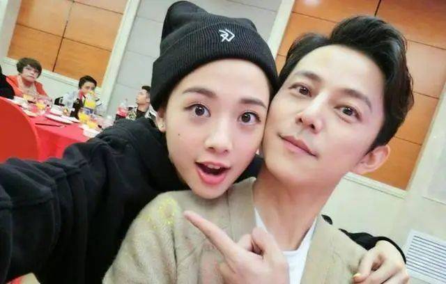 16岁含泪出道,曾因忘寄钱惨遭亲母打,如今得何炅宠爱有加_吴映洁_母亲